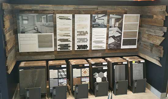 Salle de montre en bois de grange