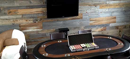 Mur en bois de grange d'une salle de poker