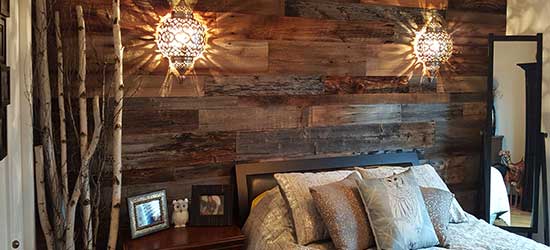 Mur en bois de grange d'une chambre